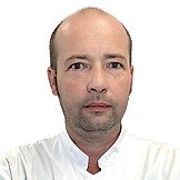 Врач Мельников Роман Александрович