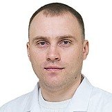 Врач Захаров Олег Павлович